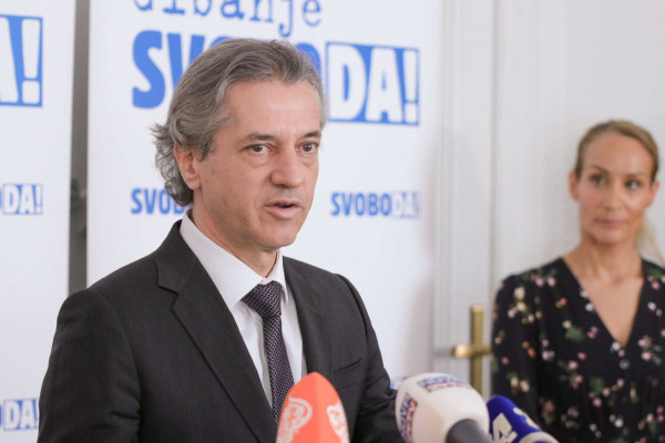 Piarovska poteza, da se poleže revolt.